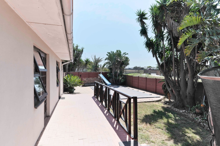 6 Bedroom Property for Sale in Bluewater Bay Eastern Cape